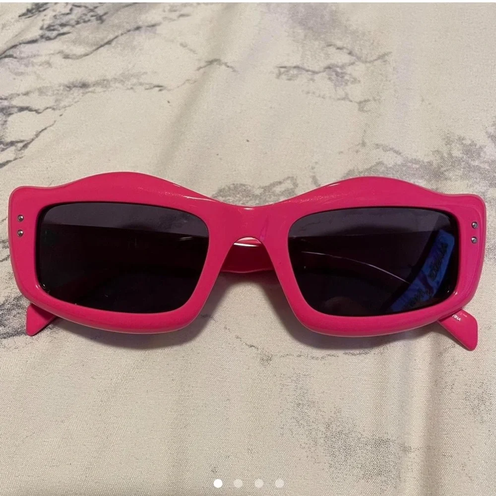 Moschino Pink Lip Sun glasses #pink #moschino